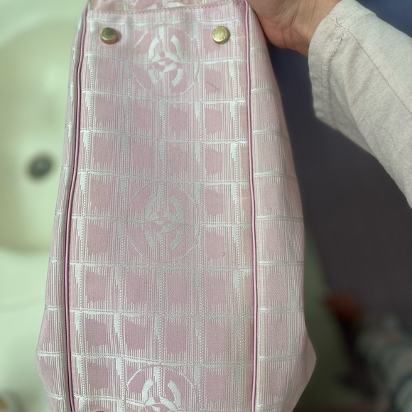 Chanel - Picture 8 of 8